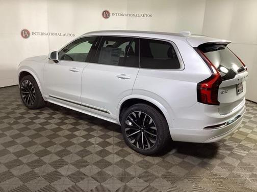 2025 Volvo XC90 B5 Plus 6-Seater