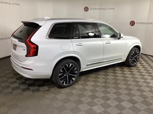 2025 Volvo XC90 B5 Plus 6-Seater