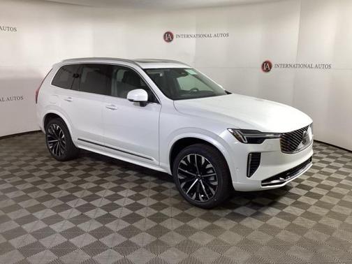 2025 Volvo XC90 B5 Plus 6-Seater