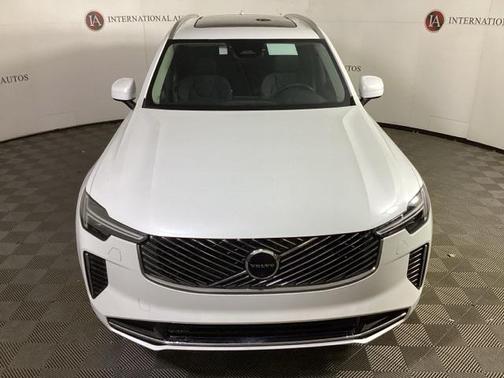 2025 Volvo XC90 B5 Plus 6-Seater