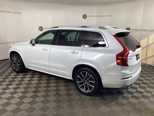 2019 Volvo XC90 T6 Momentum