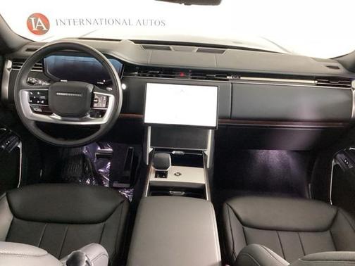 2025 Land Rover Range Rover P530 SE 7 Seat