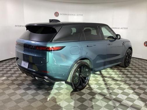 2025 Land Rover Range Rover Sport SE