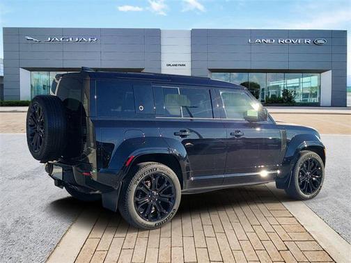 2026 Land Rover Defender V8