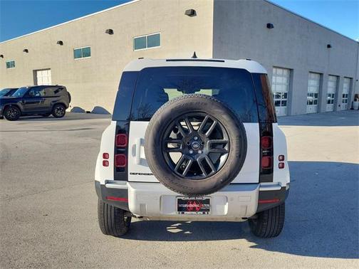 2025 Land Rover Defender 110 P300