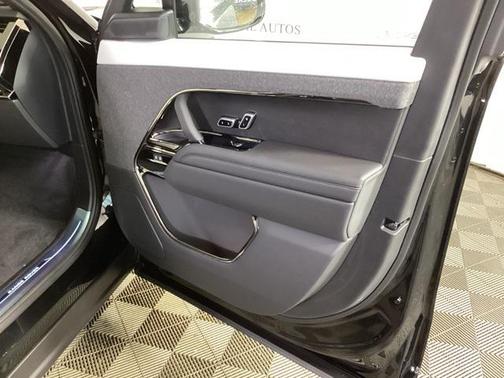 2025 Land Rover Range Rover Sport SE