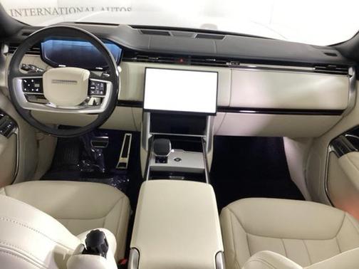 2025 Land Rover Range Rover P400 SE