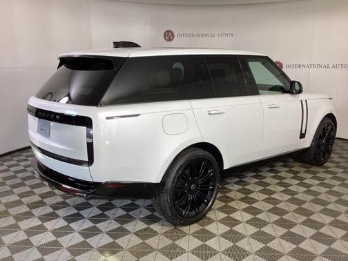 2025 Land Rover Range Rover P400 SE