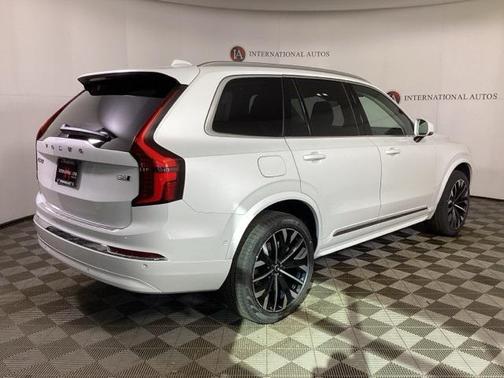 2025 Volvo XC90 B6 Plus 7-Seater