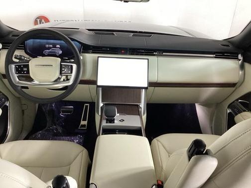 2025 Land Rover Range Rover P550e SE