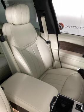 2025 Land Rover Range Rover P550e SE