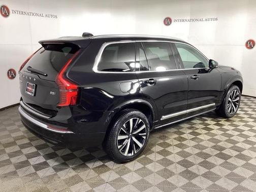 2025 Volvo XC90 B5 Core