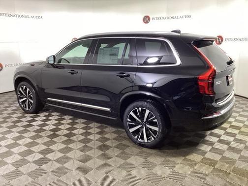 2025 Volvo XC90 B5 Core