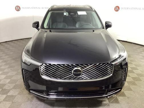 2025 Volvo XC90 B5 Core