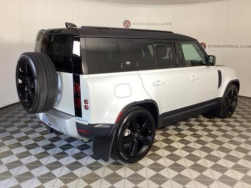 2024 Land Rover Defender 110 P300