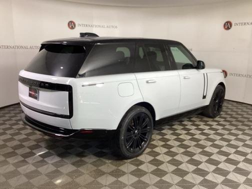 2025 Land Rover Range Rover P400 SE
