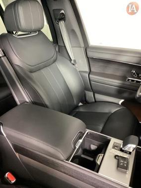 2025 Land Rover Range Rover P400 SE