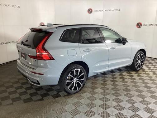 2025 Volvo XC60 Plus
