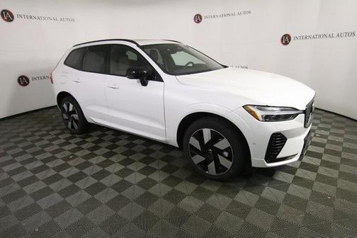 2024 Volvo XC60 Recharge Plug-In Hybrid T8 Plus Dark Theme