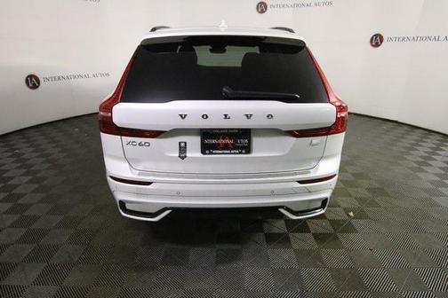 2024 Volvo XC60 Recharge Plug-In Hybrid T8 Plus Dark Theme