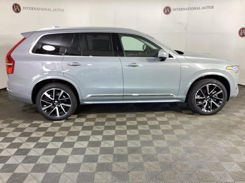 2025 Volvo XC90 B6 Plus 7-Seater