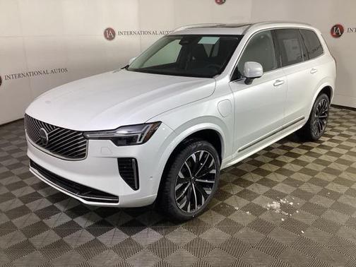 2025 Volvo XC90 Plug-In Hybrid T8 Plus 7-Seater