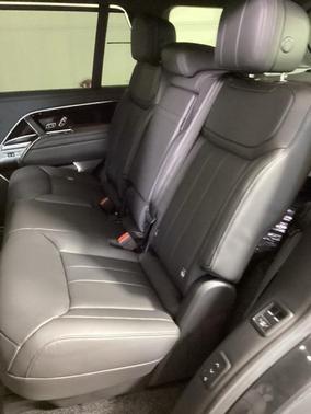 2025 Land Rover Range Rover P530 SE 7 Seat