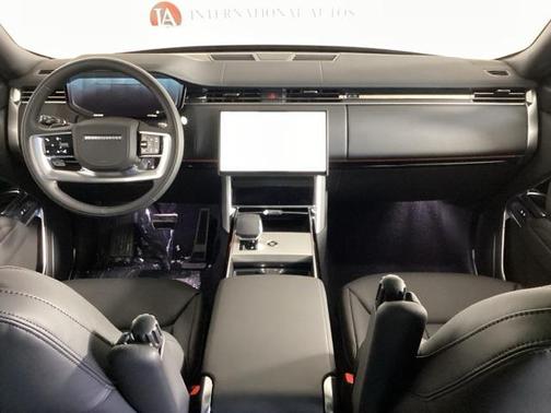 2025 Land Rover Range Rover P530 SE 7 Seat