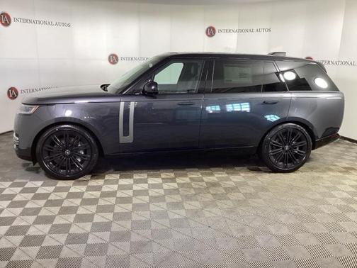 2025 Land Rover Range Rover P530 SE 7 Seat