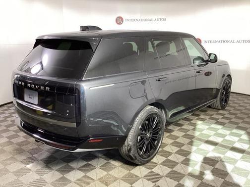 2025 Land Rover Range Rover P530 SE 7 Seat