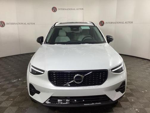 2026 Volvo XC40 B5 Ultra