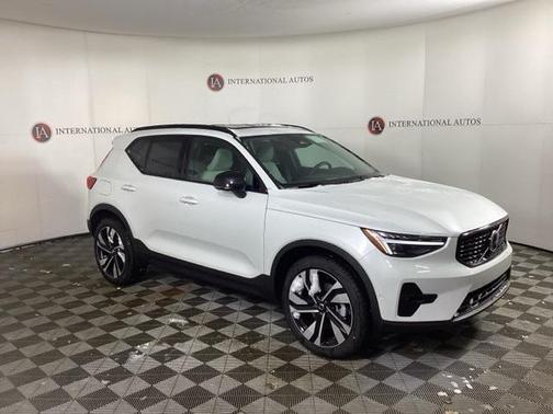 2026 Volvo XC40 B5 Ultra