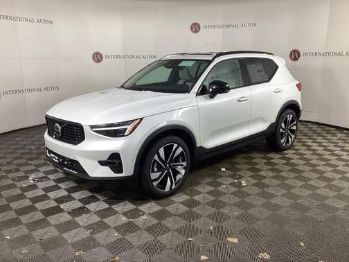 2026 Volvo XC40 B5 Ultra