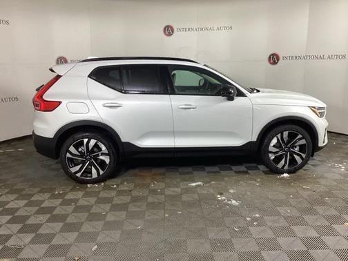 2026 Volvo XC40 B5 Ultra
