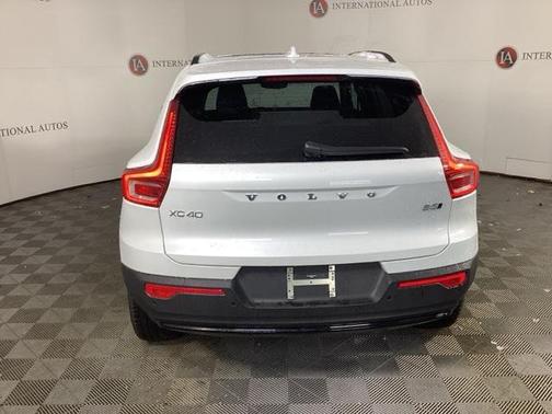 2026 Volvo XC40 B5 Ultra