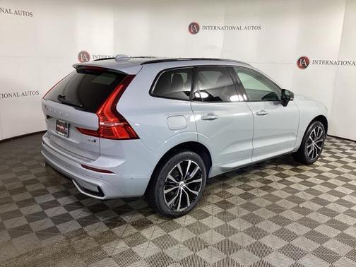 2025 Volvo XC60 B5 Plus