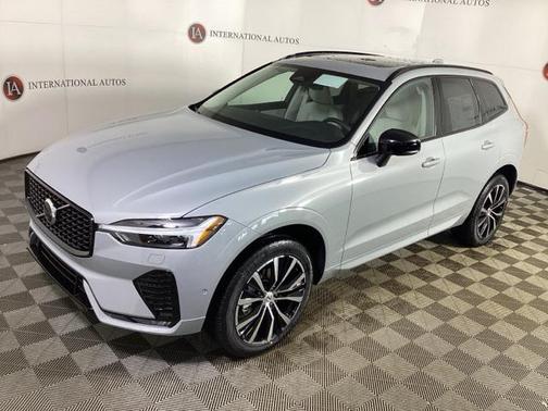 2025 Volvo XC60 B5 Plus