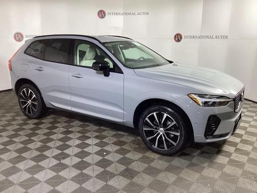 2025 Volvo XC60 B5 Plus