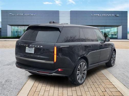 2026 Land Rover Range Rover P530 SE 7 Seat