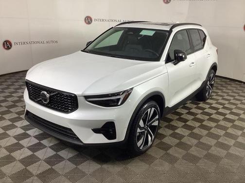 2026 Volvo XC40 Ultra, B5 AWD Gas (mild hybrid), Dark