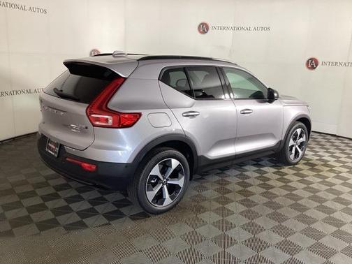 2026 Volvo XC40 B5 Plus