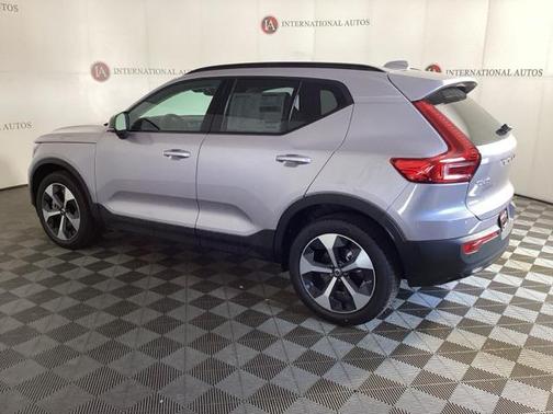 2026 Volvo XC40 B5 Plus