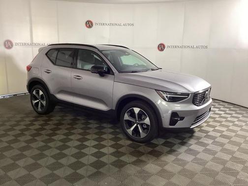 2026 Volvo XC40 B5 Plus