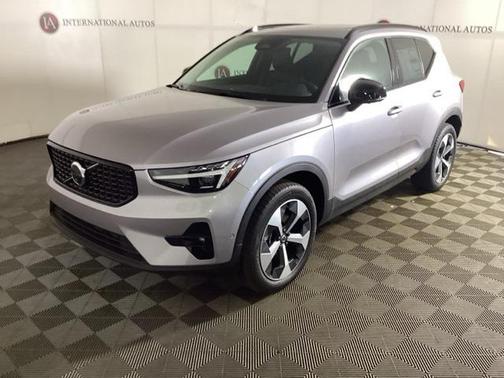 2026 Volvo XC40 B5 Plus
