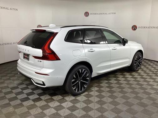 2026 Volvo XC60 B5 Ultra