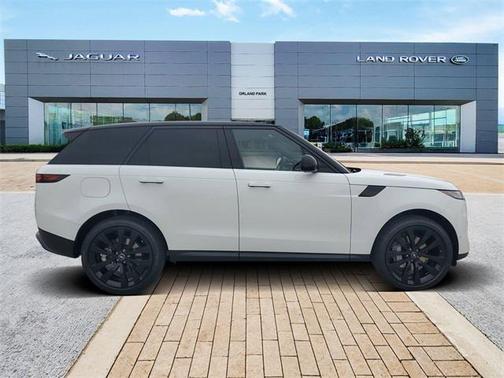 2025 Land Rover Range Rover Sport SE