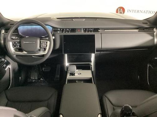 2025 Land Rover Range Rover P530 SE