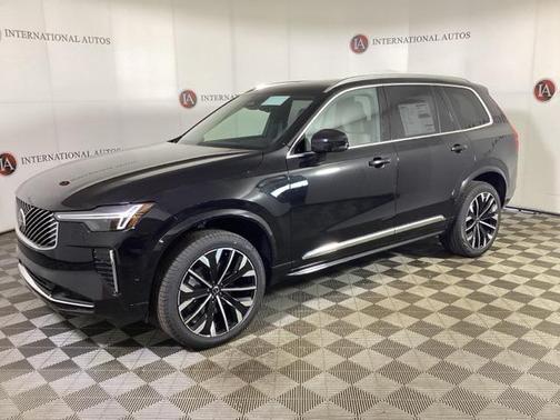 2025 Volvo XC90 B6 Plus 7-Seater