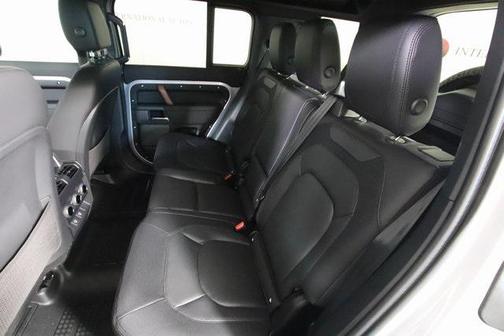 2024 Land Rover Defender 110 P400 X-Dynamic SE