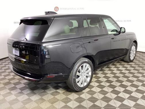 2025 Land Rover Range Rover P400 SE
